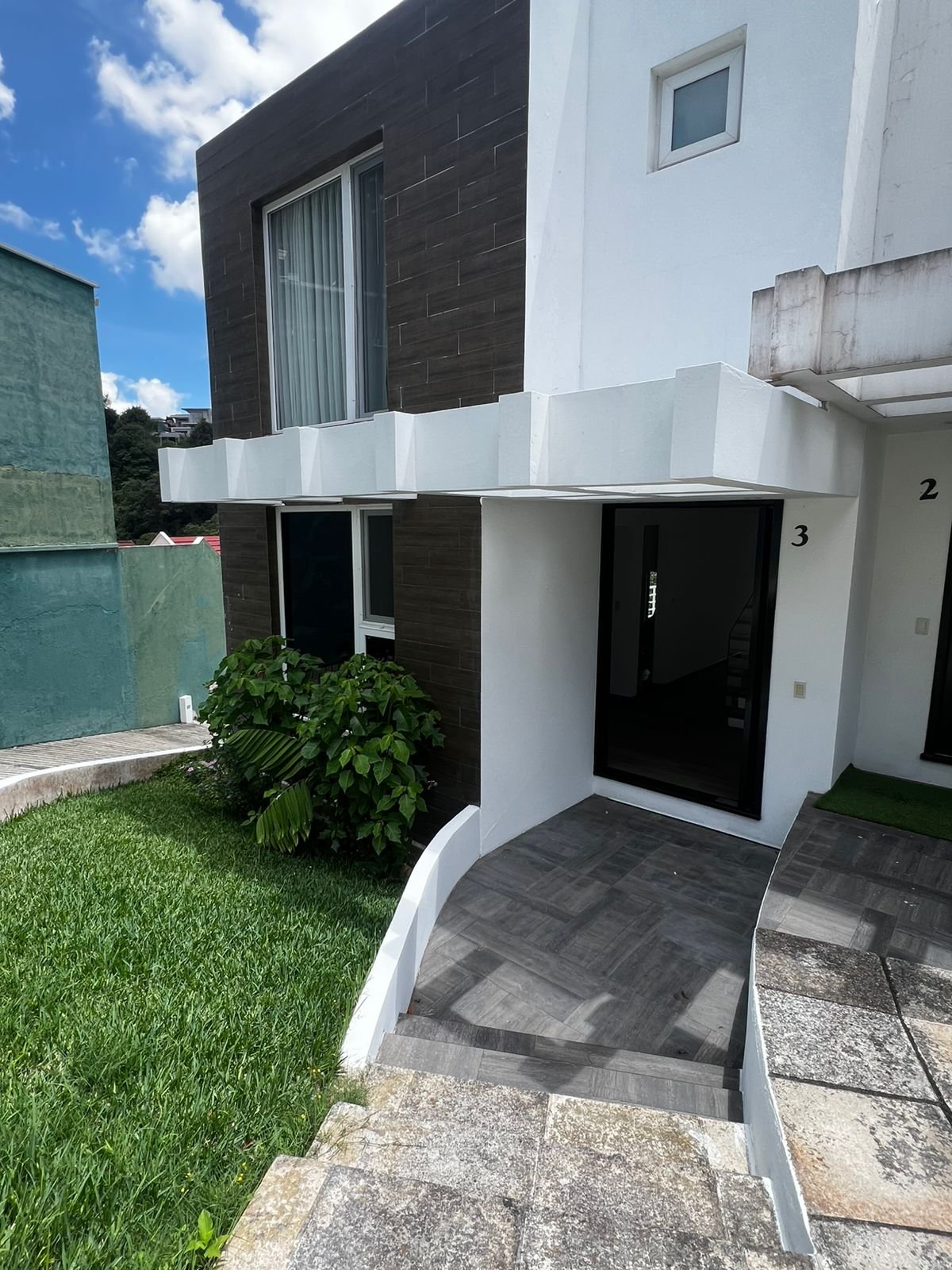 Rento Casa Amplia en Condominio La Montaña Zona 16
